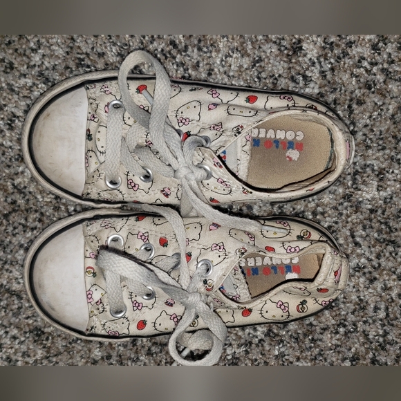 Hello Kitty × Converse Sneakers with Apple Accents - Picture 10 of 11